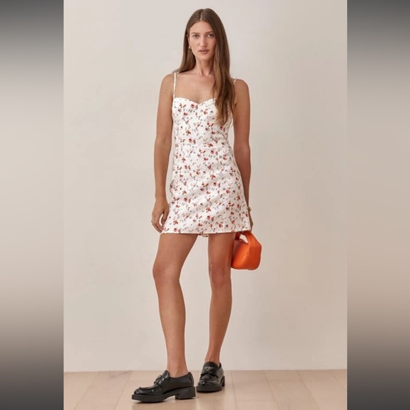 Reformation Roarke Linen Dress in Gabrielle White Red Floral - Picture 2 of 4